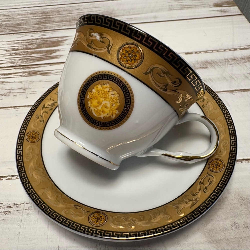 Set of 2 Casa Elite Venus Espresso/Demitassee‎ Cup and Saucer White Gold Black